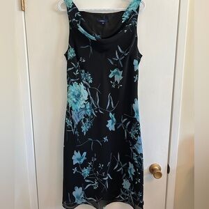 Reitmans VGUC beautiful dress with green flower design. Cowl neck, lined